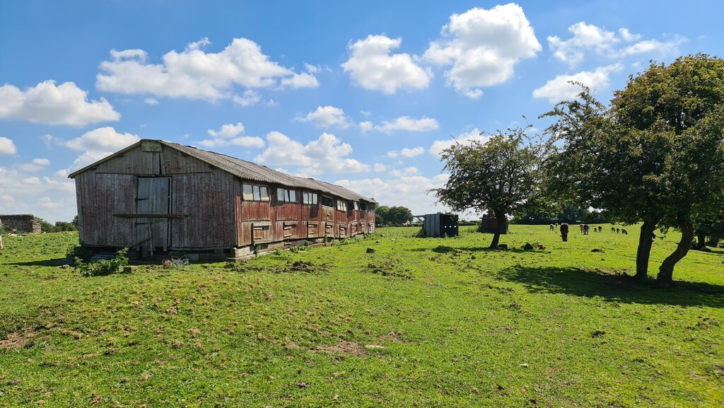 Old hen house at Crow Hill © Chris Morgan cc-by-sa/2.0 :: Geograph ...