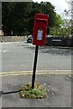 Elizabeth II postbox on Church Walk, Bretton