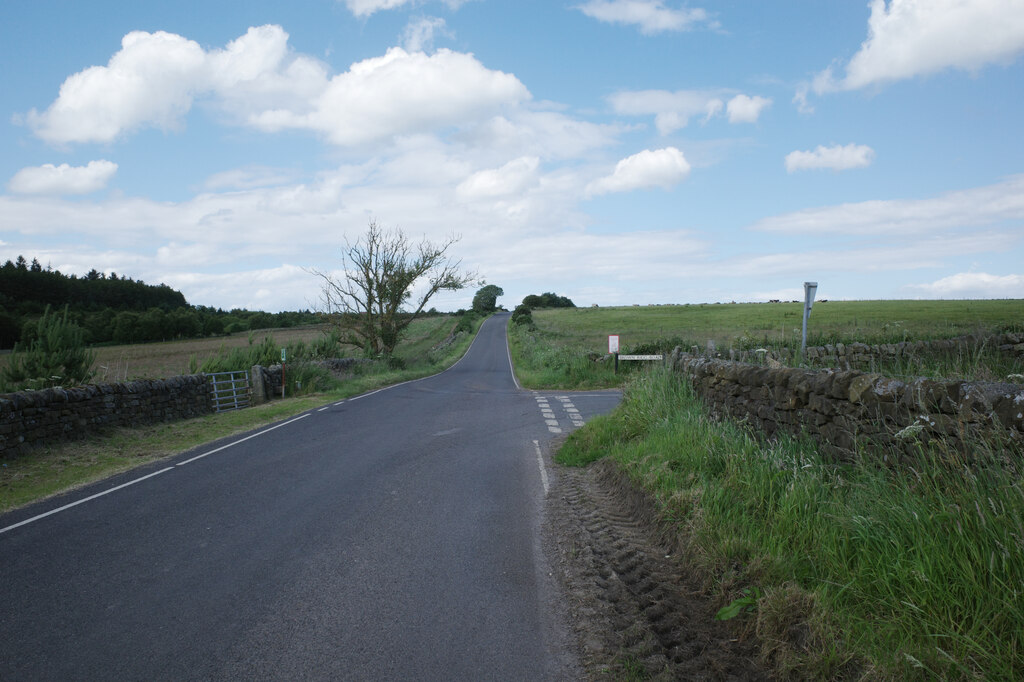 The junction of Gainforth Wath Road and... © habiloid cc-by-sa/2.0 ...