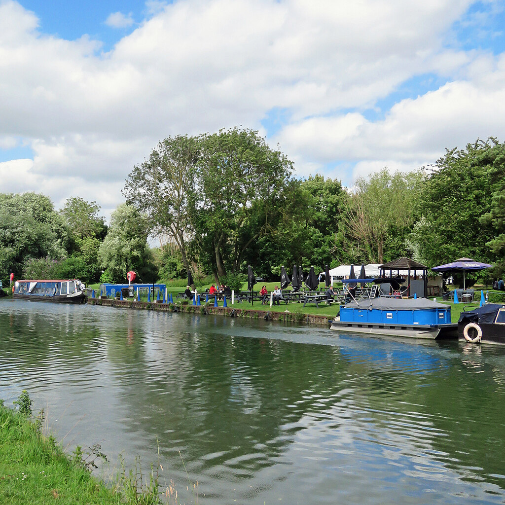 Fen Ditton: a drink by the river © John Sutton cc-by-sa/2.0 :: Geograph ...