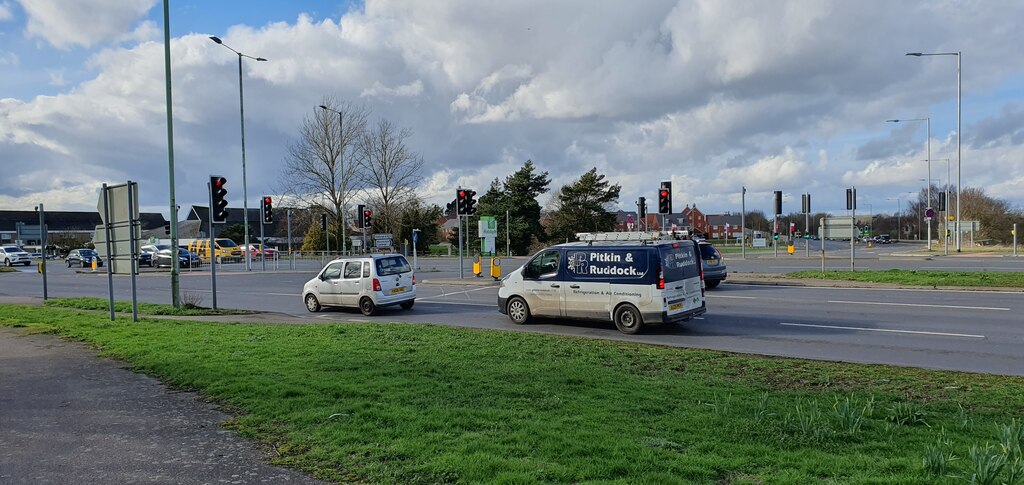 Road junction on the A1214 London Road © Helen Steed cc-by-sa/2.0 ...