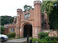 Gatehouse and cottage, Thrumpton