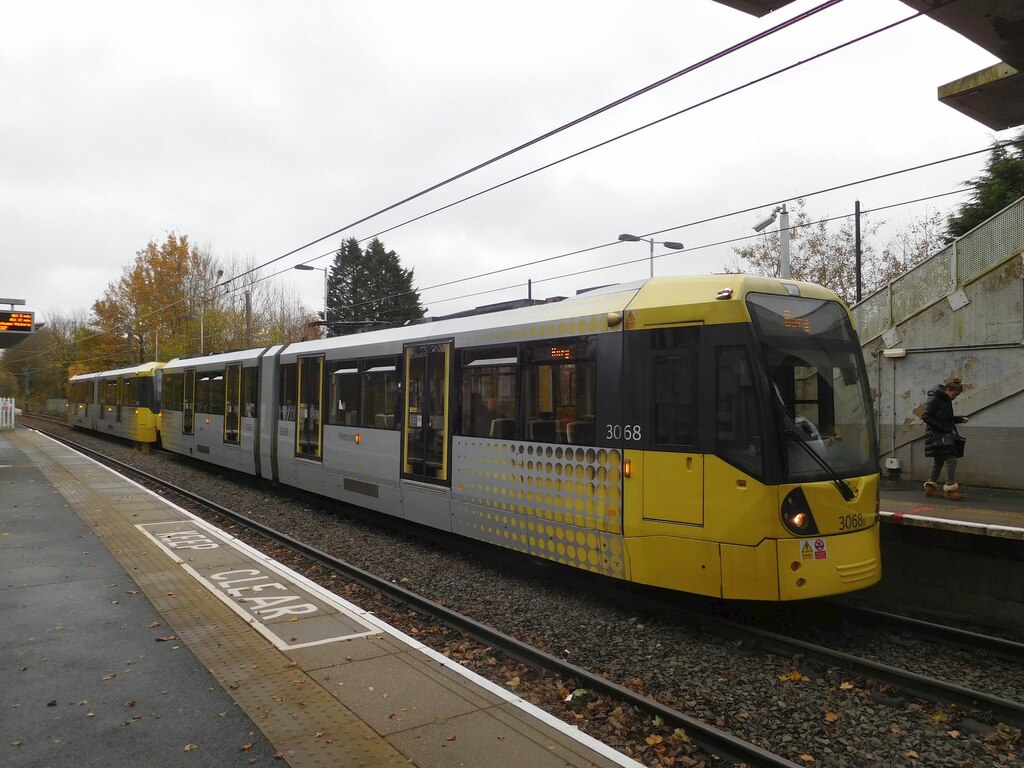 Heaton Moor Tram Stop © Gerald England cc-by-sa/2.0 :: Geograph Britain ...