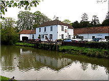 SU3867 : Kennet and Avon Canal at the Dundas Arms: Kintbury by Pam Brophy