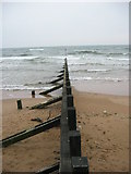 NJ9507 : Groyne, Aberdeen beach by Lizzie
