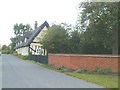 Row of thatched cottages in Tattingstone