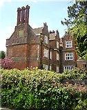 TQ8455 : Elizabethan Manor House at Hollingbourne by Penny Mayes