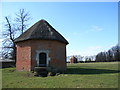 Octagonal buildings, Ascott Park