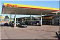 Crediton: Shell petrol station at Station Cross