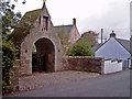 War Memorial Arch, Dyke