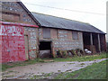 SU0725 : Brick and Flint Farm Buildings by Maigheach-gheal