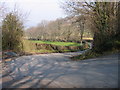 Troeon cyfyng ar rhan uchaf Moat Lane /Sharp Bend on upper part of Moat Lane