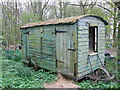 Hut at bridleway entrance, Stock Common, Great Bedwyn