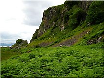 NM8223 : The crags below Cnoc na Faire by Stuart Wilding