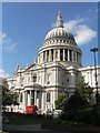 TQ3281 : City of London: the № 15 bus passes St. Paul’s Cathedral by Chris Downer
