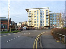 SU7273 : Apartments, Kenavon Drive, Reading by Andrew Smith