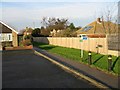 Footpath between recreation ground and the Sandwich Road