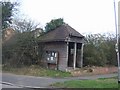 Leaning bus shelter