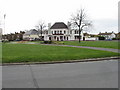 Grassed roundabout and the Flowing Bowl pub, Newington