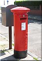 Edward VIII postbox, Hastings Avenue