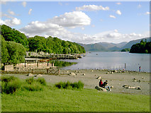 NY2622 : Crow Park lakeshore & landing stages on Derwent Water by Slbs