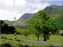 NY1717 : Signpost on the B5289 at Buttermere by Slbs