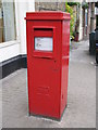 EIIR Type G postbox, Elm Road, SW14