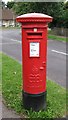 Edward VIII postbox, Downs Wood / Tattenham Crescent