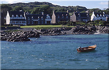 NM2824 : Iona and Argyll Hotel from St.Ronan's bay by Tom Richardson