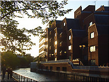 SU7273 : The River Kennet and apartments, Reading by Andrew Smith
