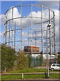 SU7273 : Gasholders, east end of Reading by Andrew Smith